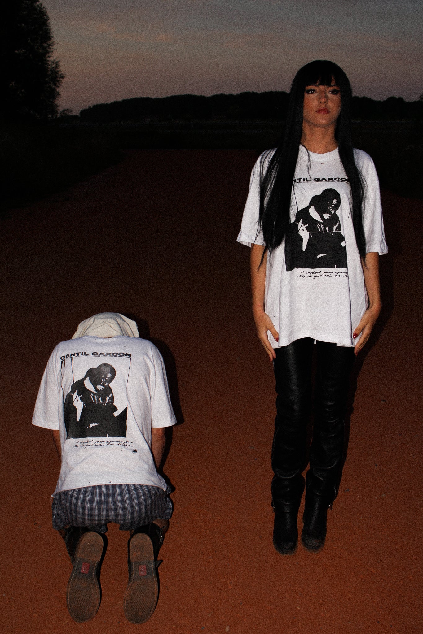 WHITE OVERSIZED T-SHIRT FEATURING THE GENTIL GARÇON GRAPHIC PRINT ON THE FRONT AND BACK, WITH DISTRESSED DETAILS AND A RELAXED FIT.