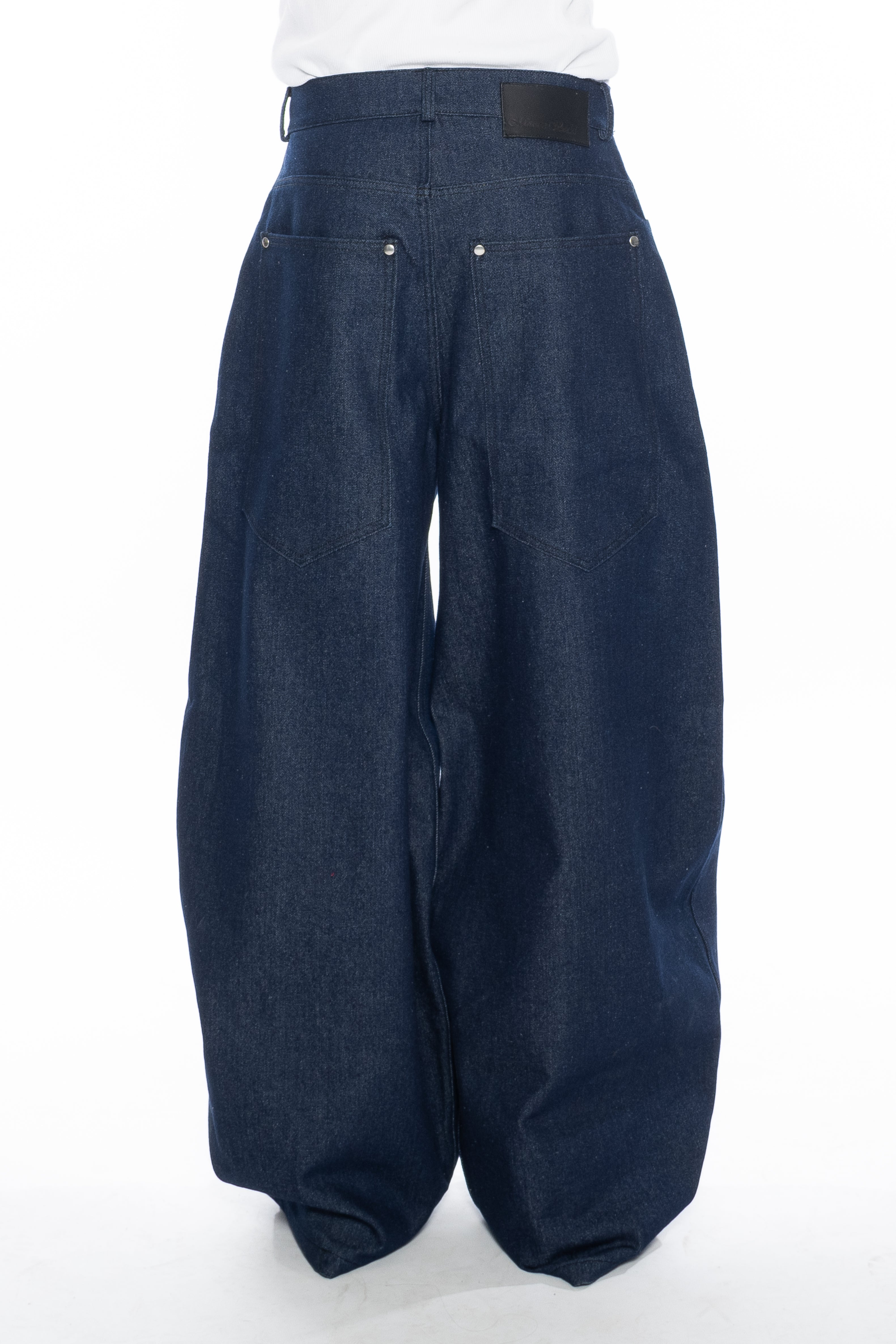 RAW INDIGO OVERSIZED CURVED-LEG JEANS WITH A LOW-RISE WAIST, FIVE-POCKET CONSTRUCTION, BUTTON FLY, SILVER HARDWARE AND A RELAXED SILHOUETTE.