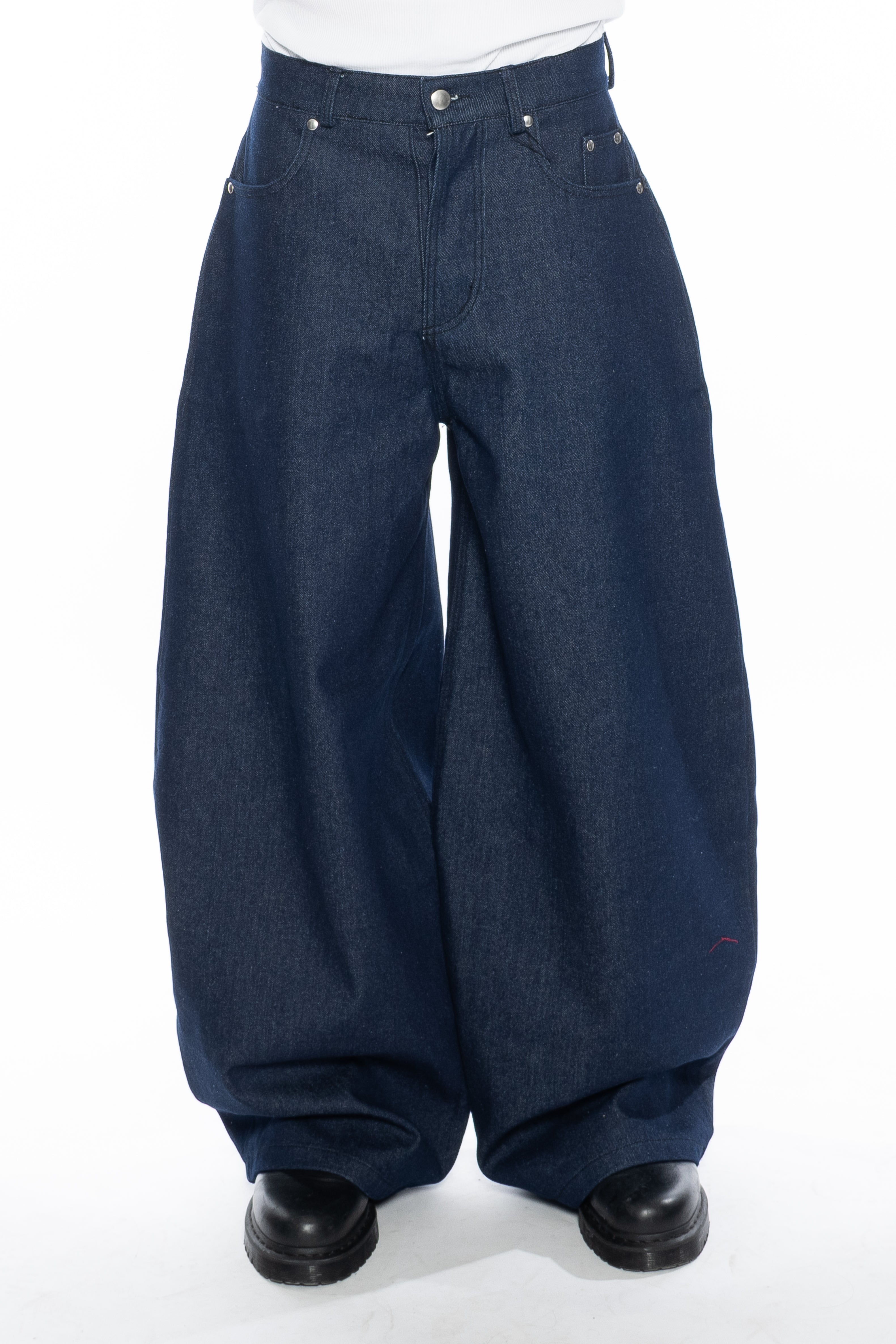 RAW INDIGO OVERSIZED CURVED-LEG JEANS WITH A LOW-RISE WAIST, FIVE-POCKET CONSTRUCTION, BUTTON FLY, SILVER HARDWARE AND A RELAXED SILHOUETTE.
